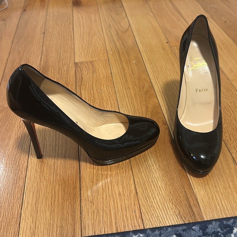 Christian Louboutin Glossy Black Heels- EU size 39 - only worn twice!!